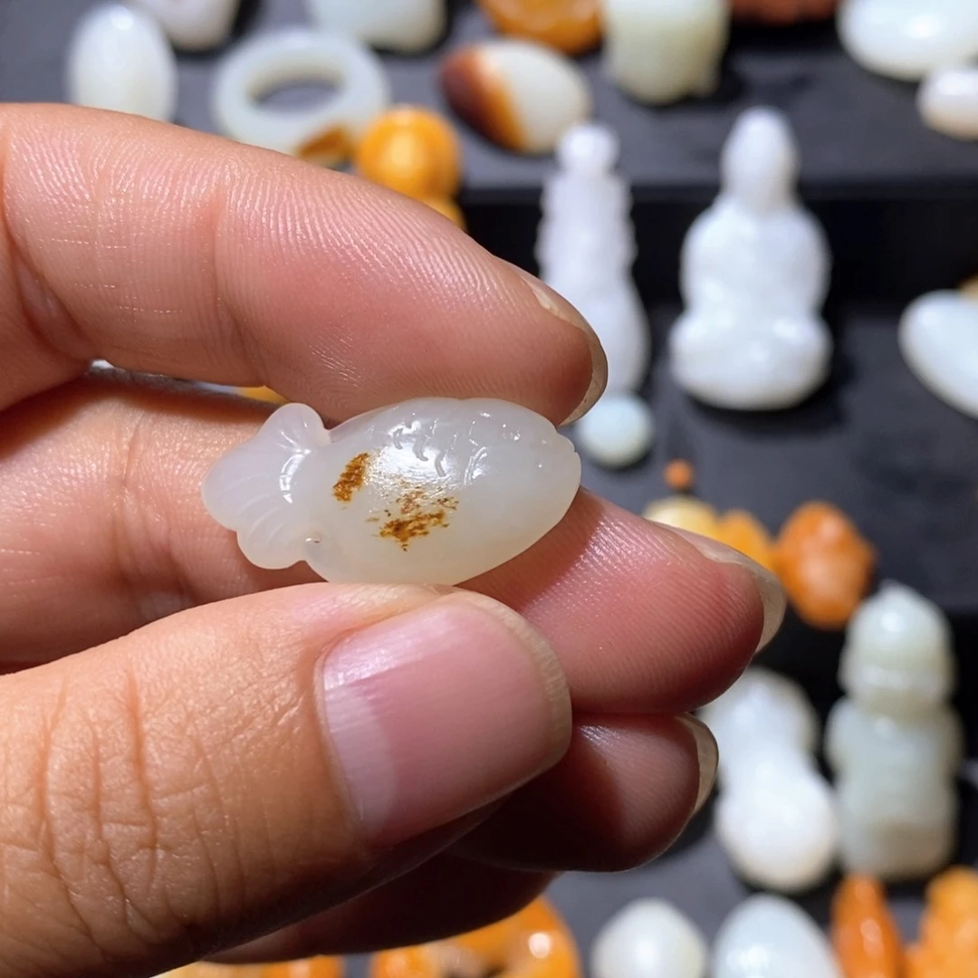 和田玉未镶嵌颈饰榆**读