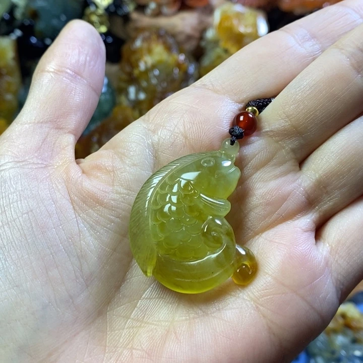 蛇纹石玉颈饰未镶嵌