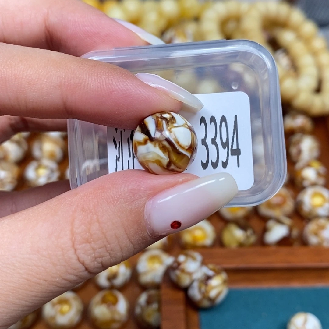 蜜蜡未镶嵌珠宝奇石3394