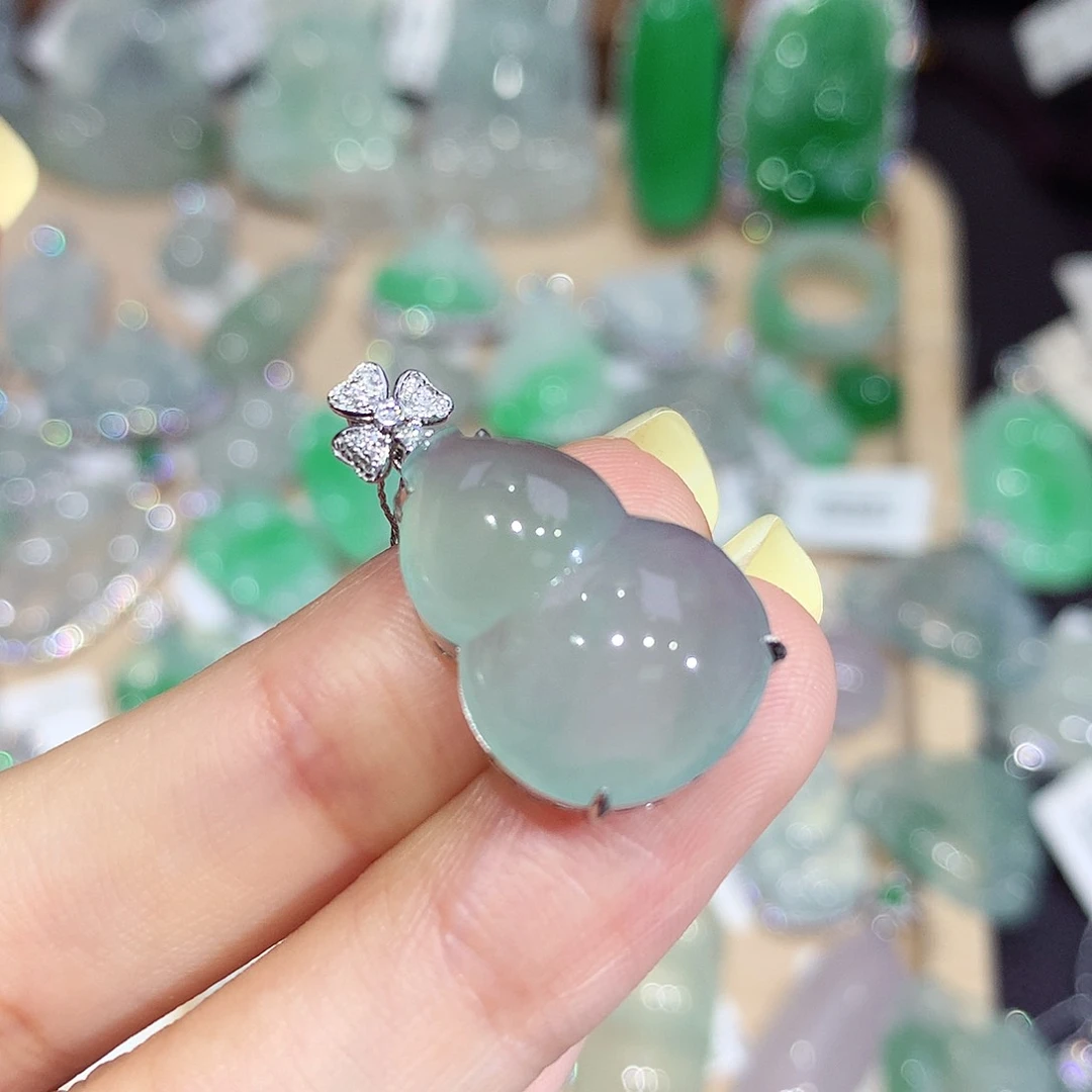 翡翠18K金镶嵌颈饰翡翠