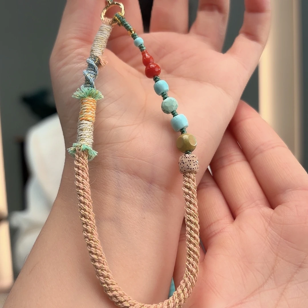 绿松石未镶嵌颈饰