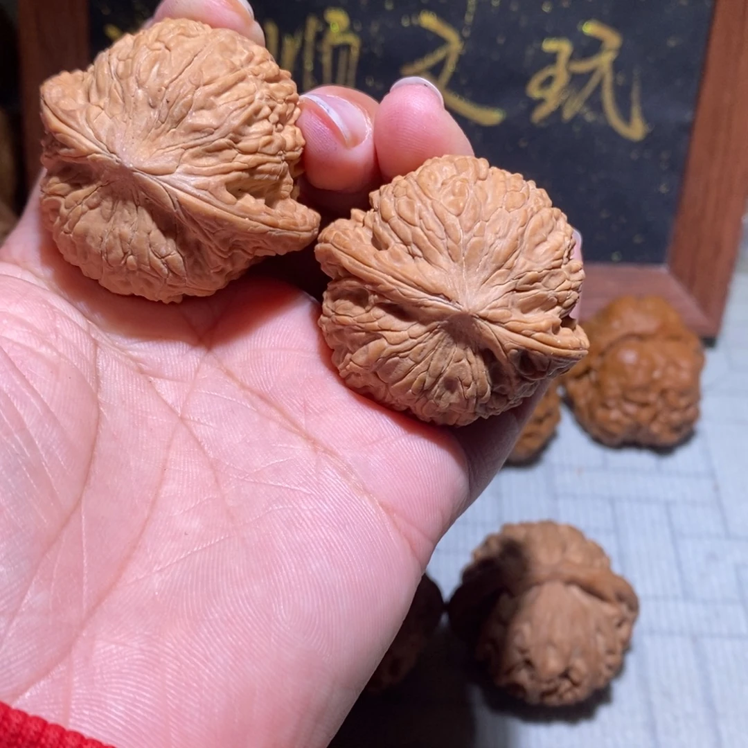 无***名文玩核桃吊坠绣球
