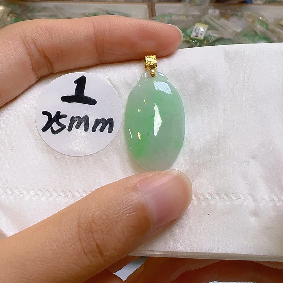 翡翠18K金镶嵌颈饰翡翠