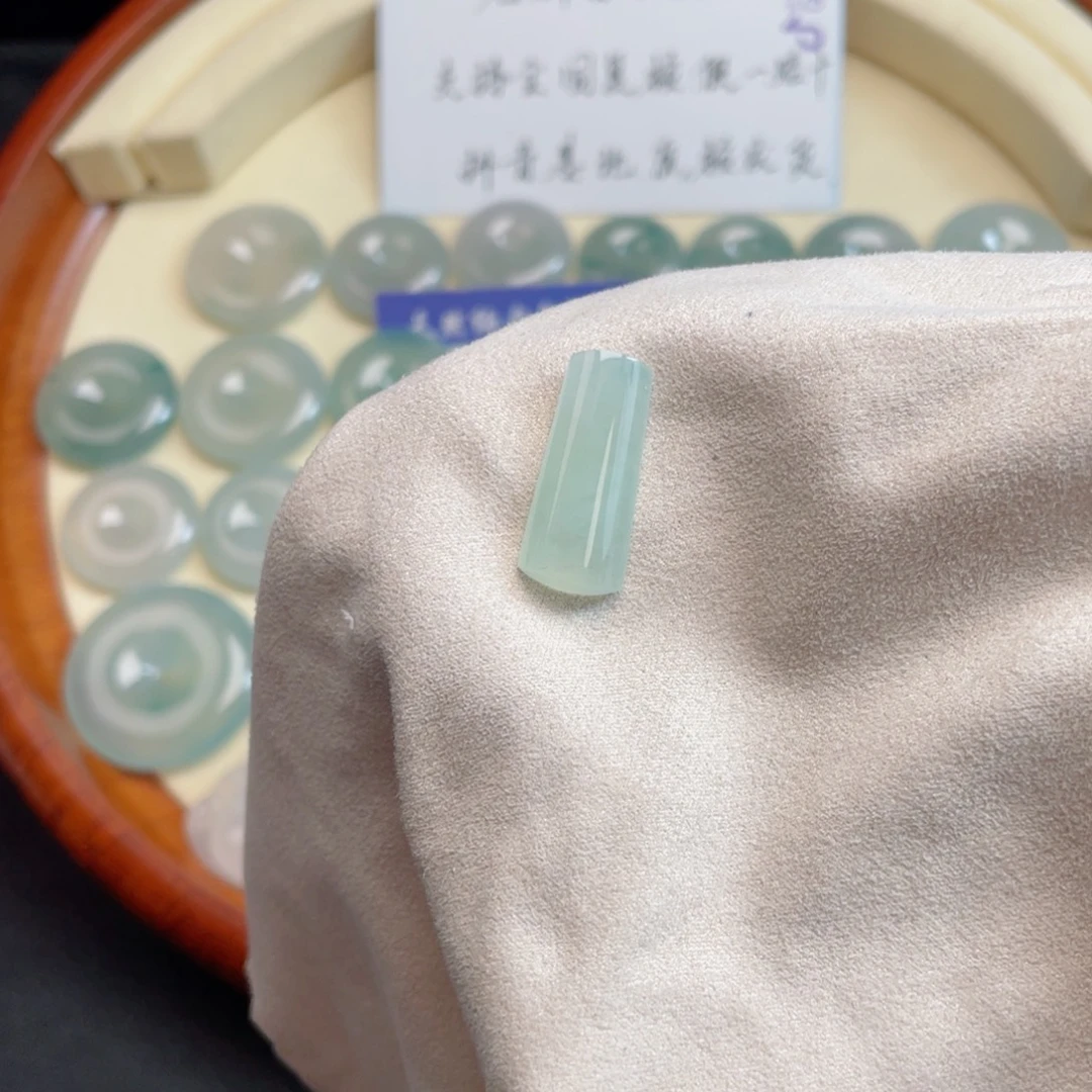 翡翠未镶嵌颈饰56788865567788