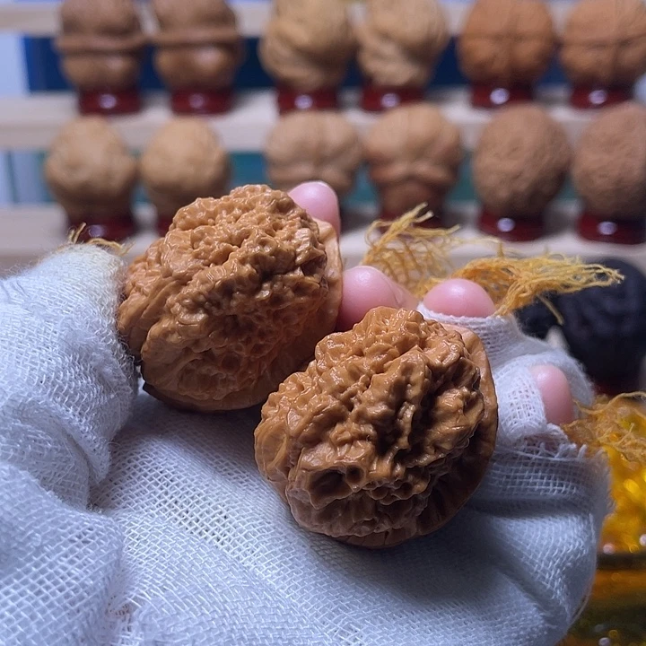 文玩核桃吊坠37麒麟2