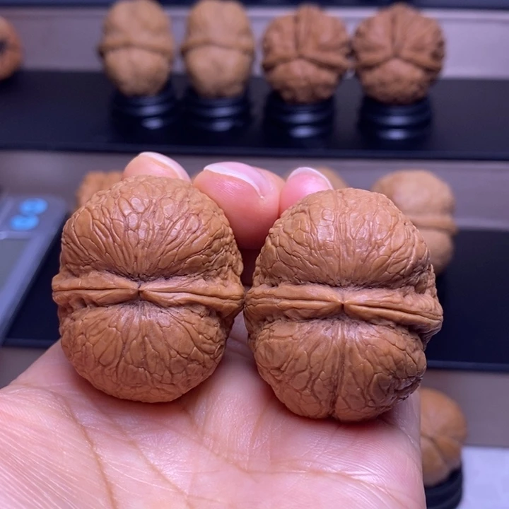 文玩核桃把件峭壁元宝14