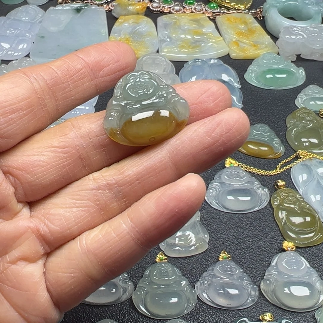 翡翠未镶嵌颈饰佛