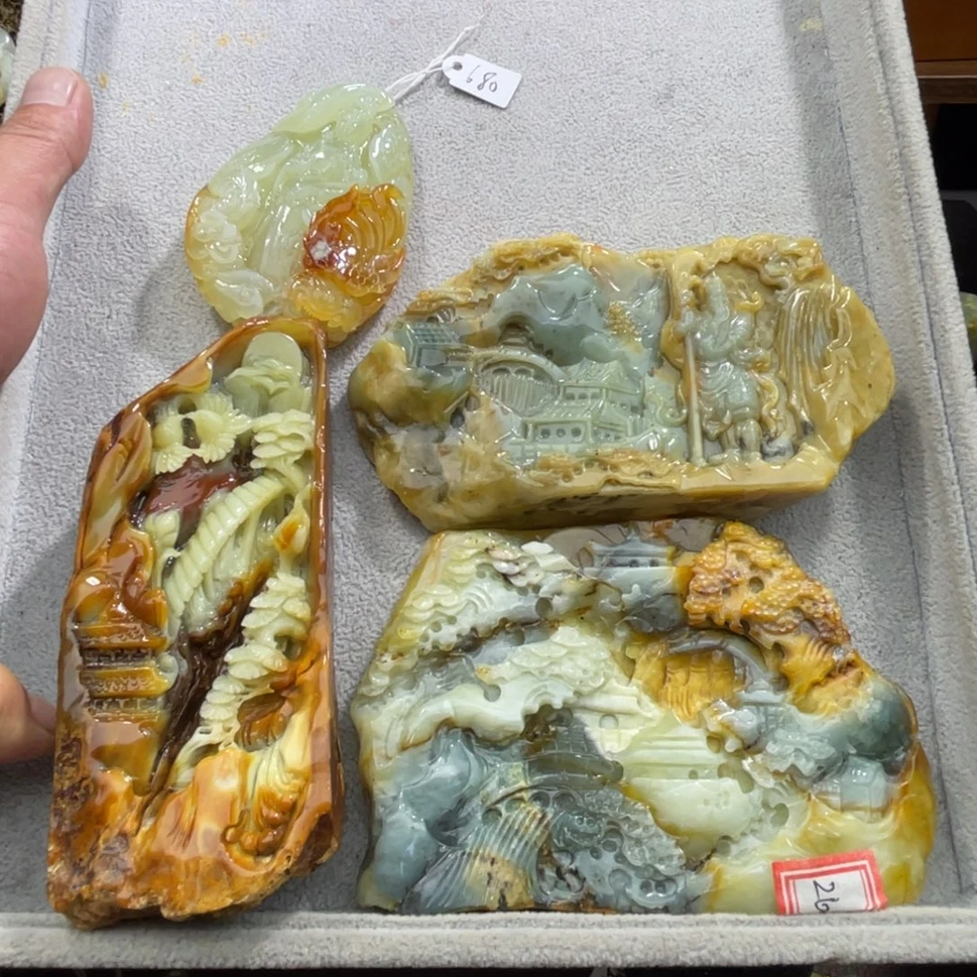 笑***尘蛇纹石玉未镶嵌颈饰