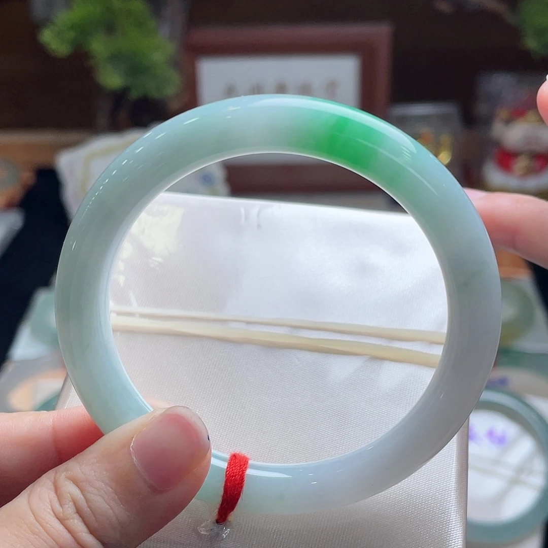 翡翠手镯未镶嵌54.8白底青