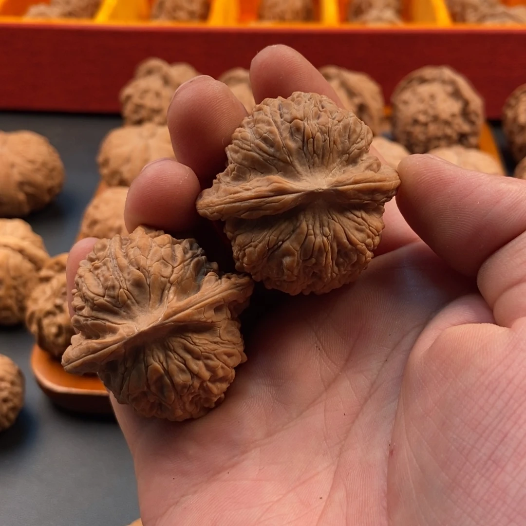 爱***肉吊坠文玩核桃血麒麟全品