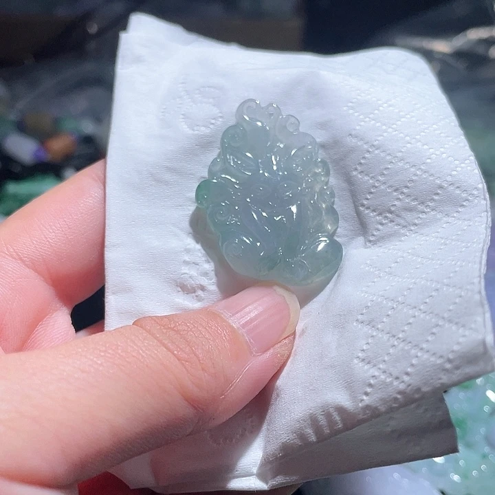 翡翠未镶嵌颈饰天