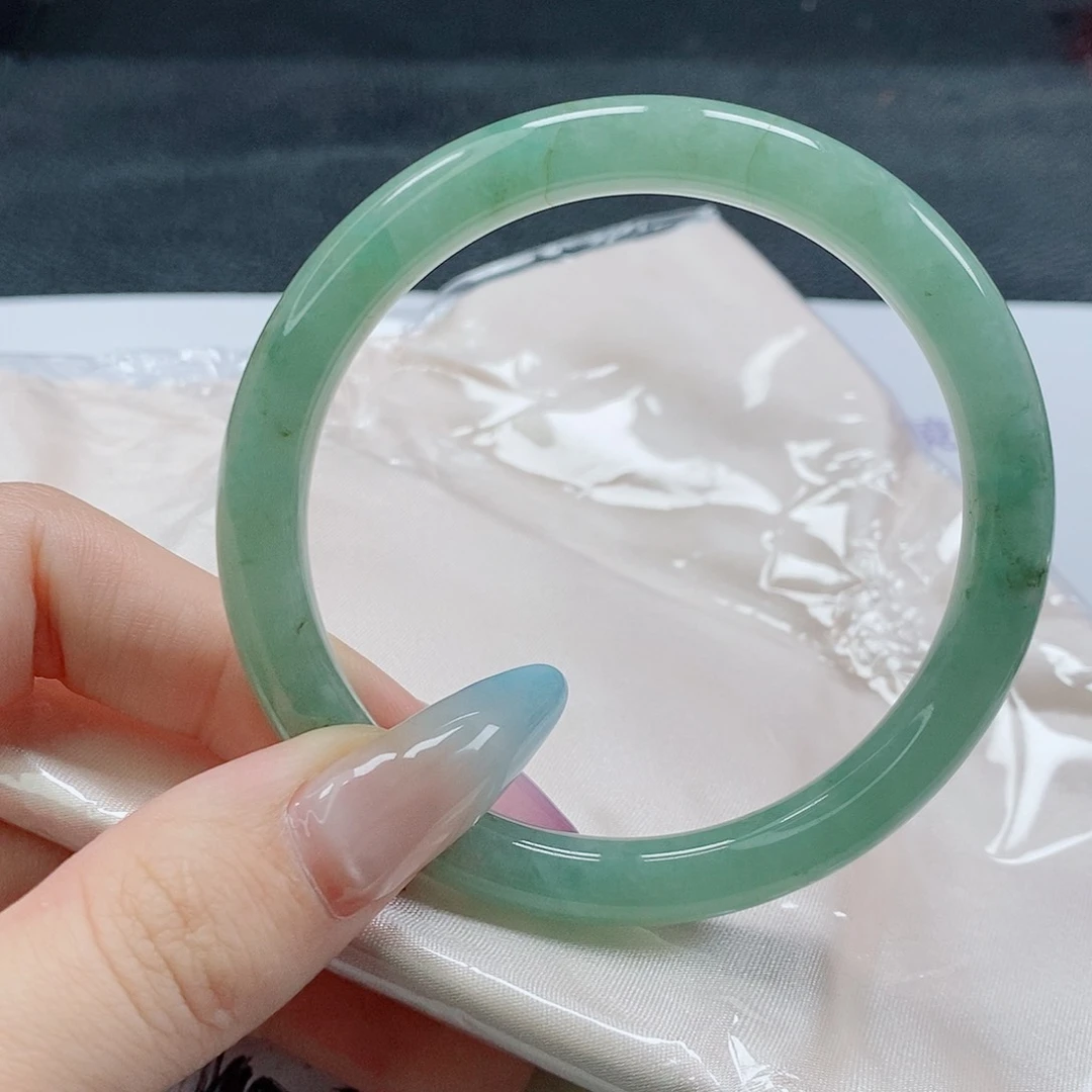 【闪购商品】未镶嵌手镯（圆镯）翡翠547号