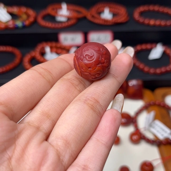 南红玛瑙未镶嵌牛血红精工雕刻仿古龙19mm