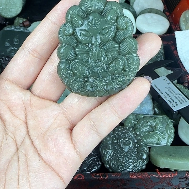 和田玉未镶嵌颈饰