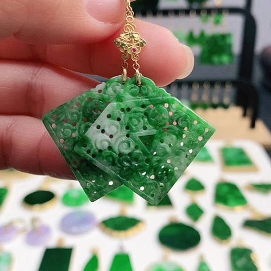 翡翠耳饰18K金镶嵌耳饰