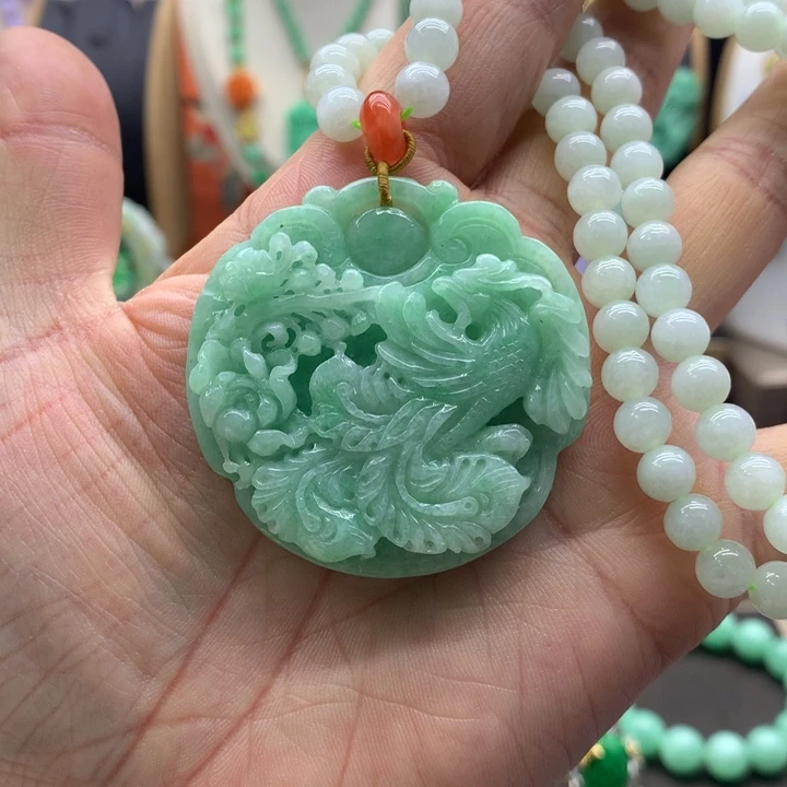 翡翠吊坠(赠链)未镶嵌