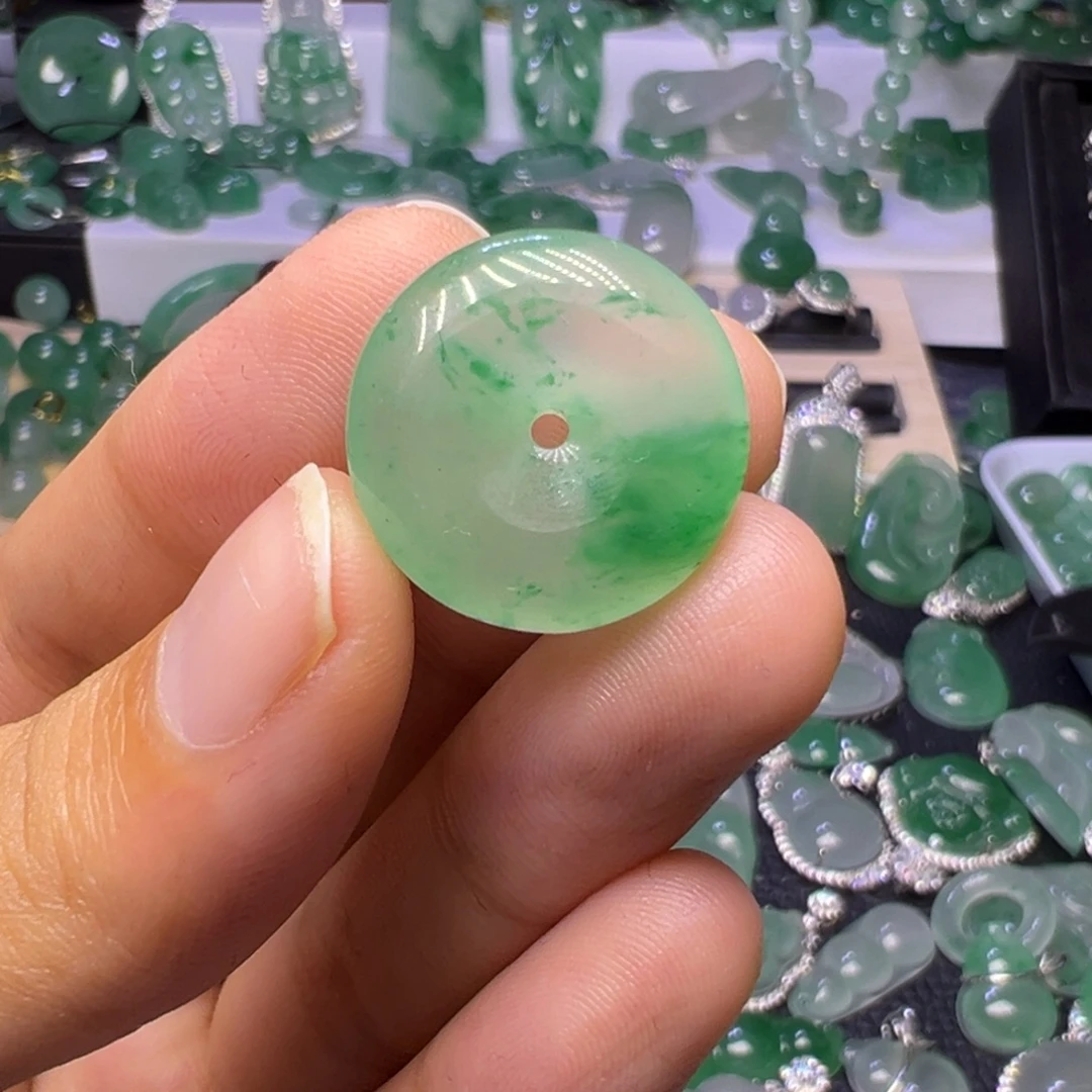 石英质玉（非洲翠）未镶嵌颈饰