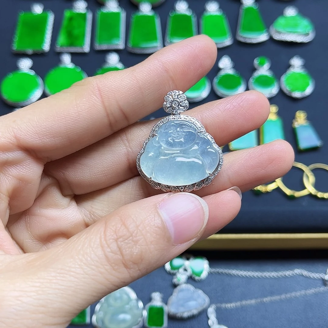 翡翠18K金镶嵌颈饰