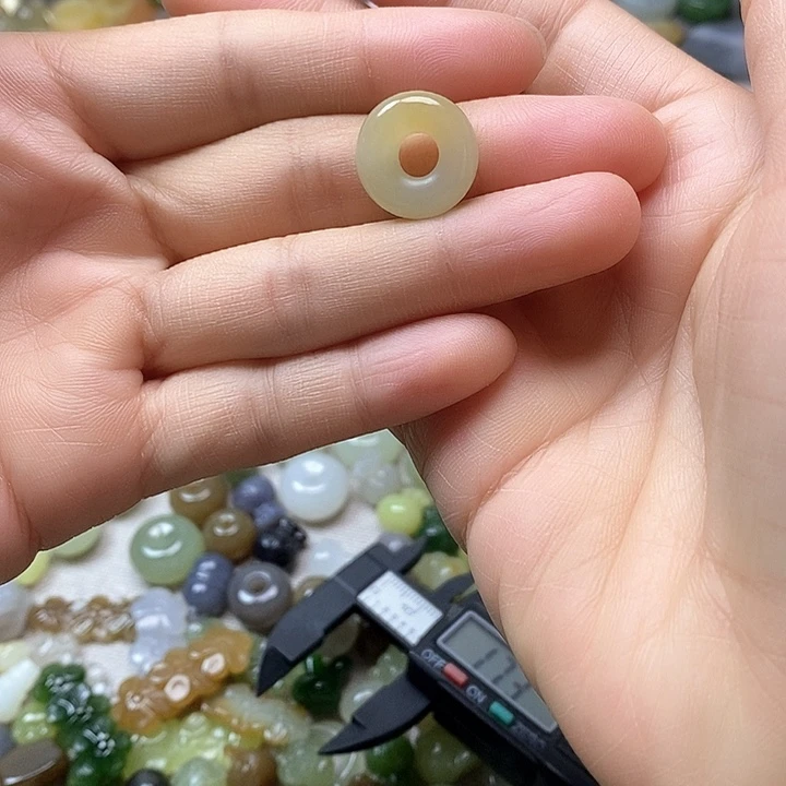 未镶嵌和田玉挂件甜甜圈