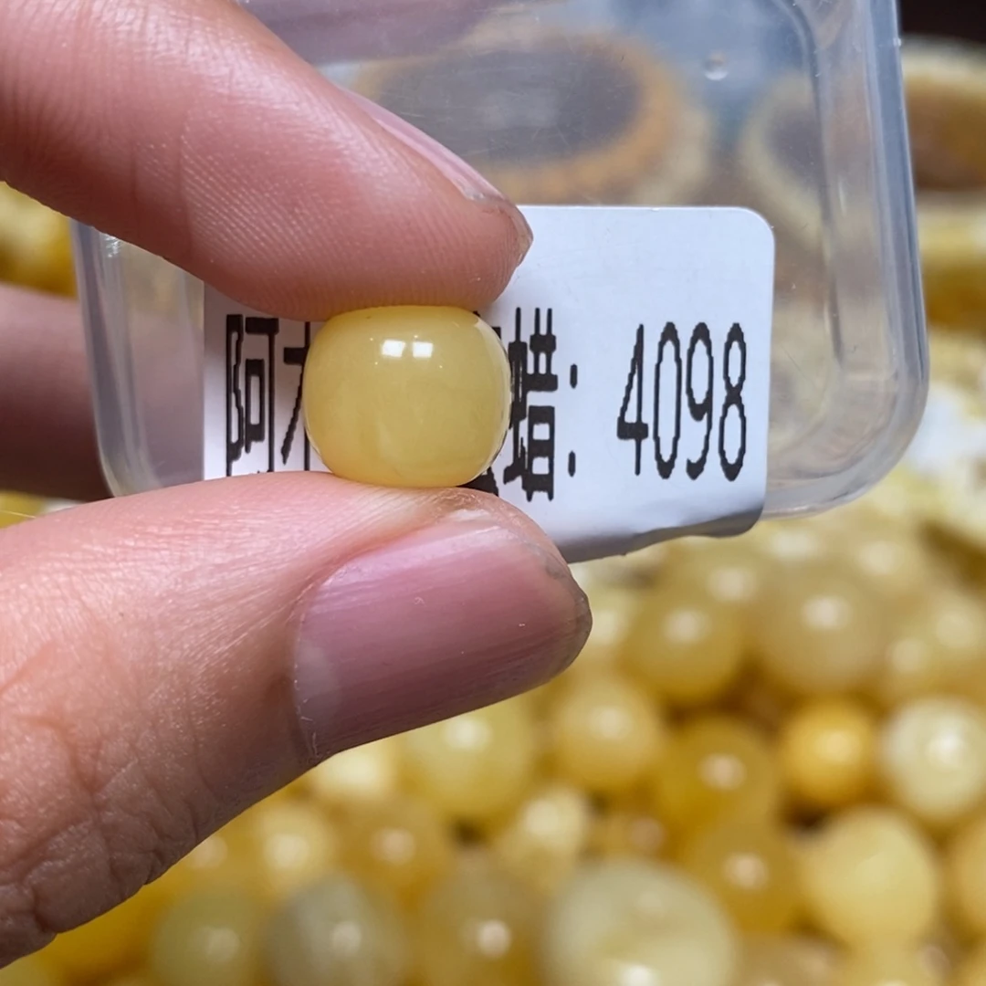 蜜蜡未镶嵌珠宝奇石4098