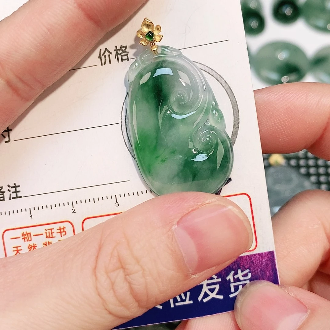 翡翠颈饰18K金镶嵌吊坠