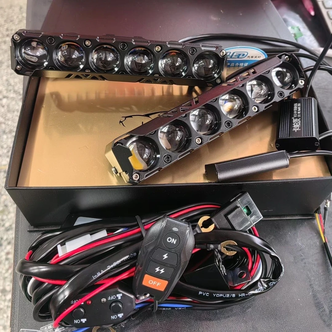 汽车摩托车超亮led射灯辅助外置大灯电透镜强光铺路改装中网射灯