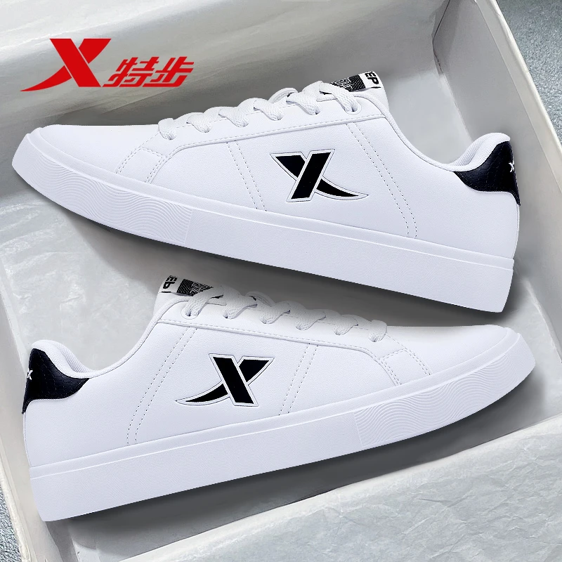 特步男鞋冬季防水低帮板鞋2025新款白色休闲运动鞋轻便学生小白鞋