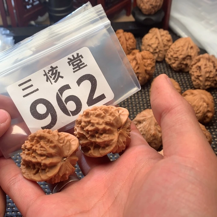 文玩核桃吊坠野朱雀