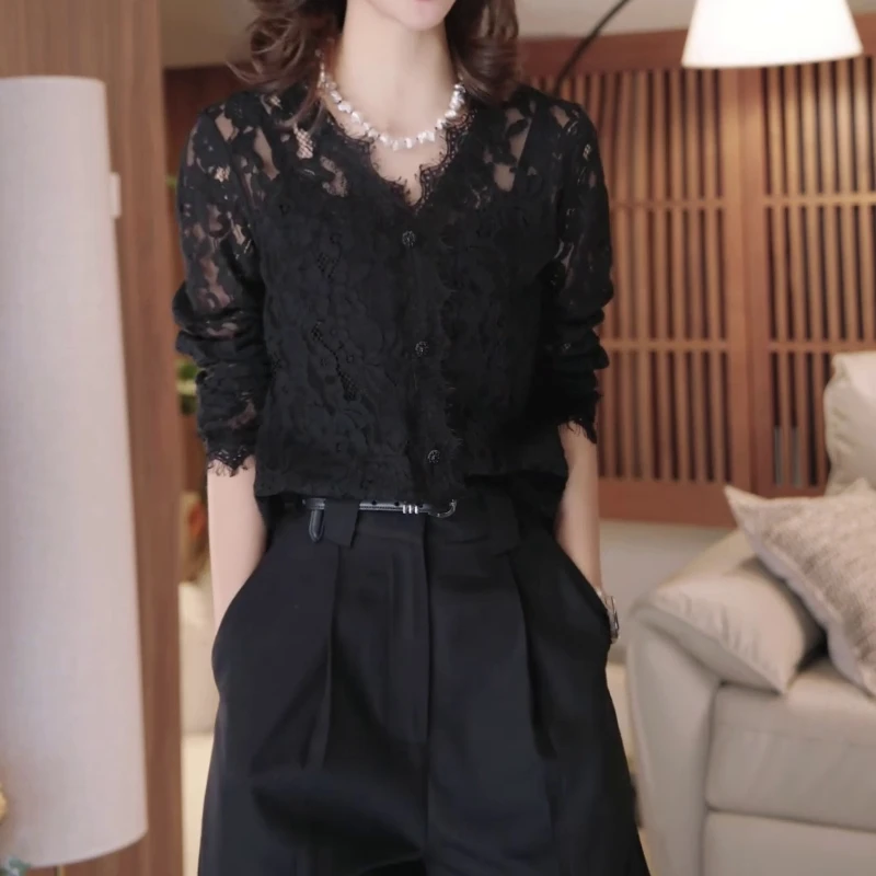 别致独特漂亮小衫2025早秋新款法式设计感蕾丝休闲显瘦长袖衬衫潮