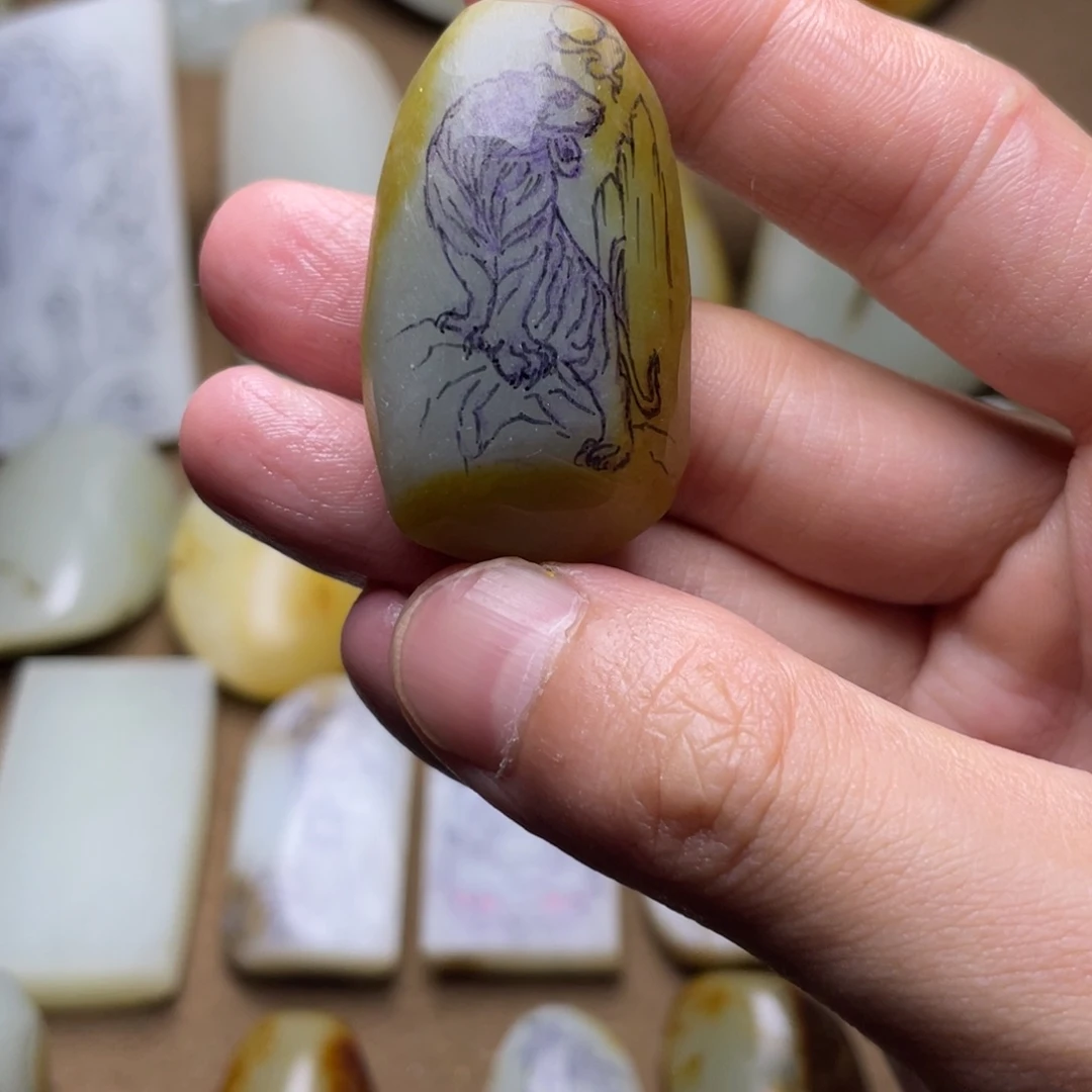 1未镶嵌定制和田玉峰