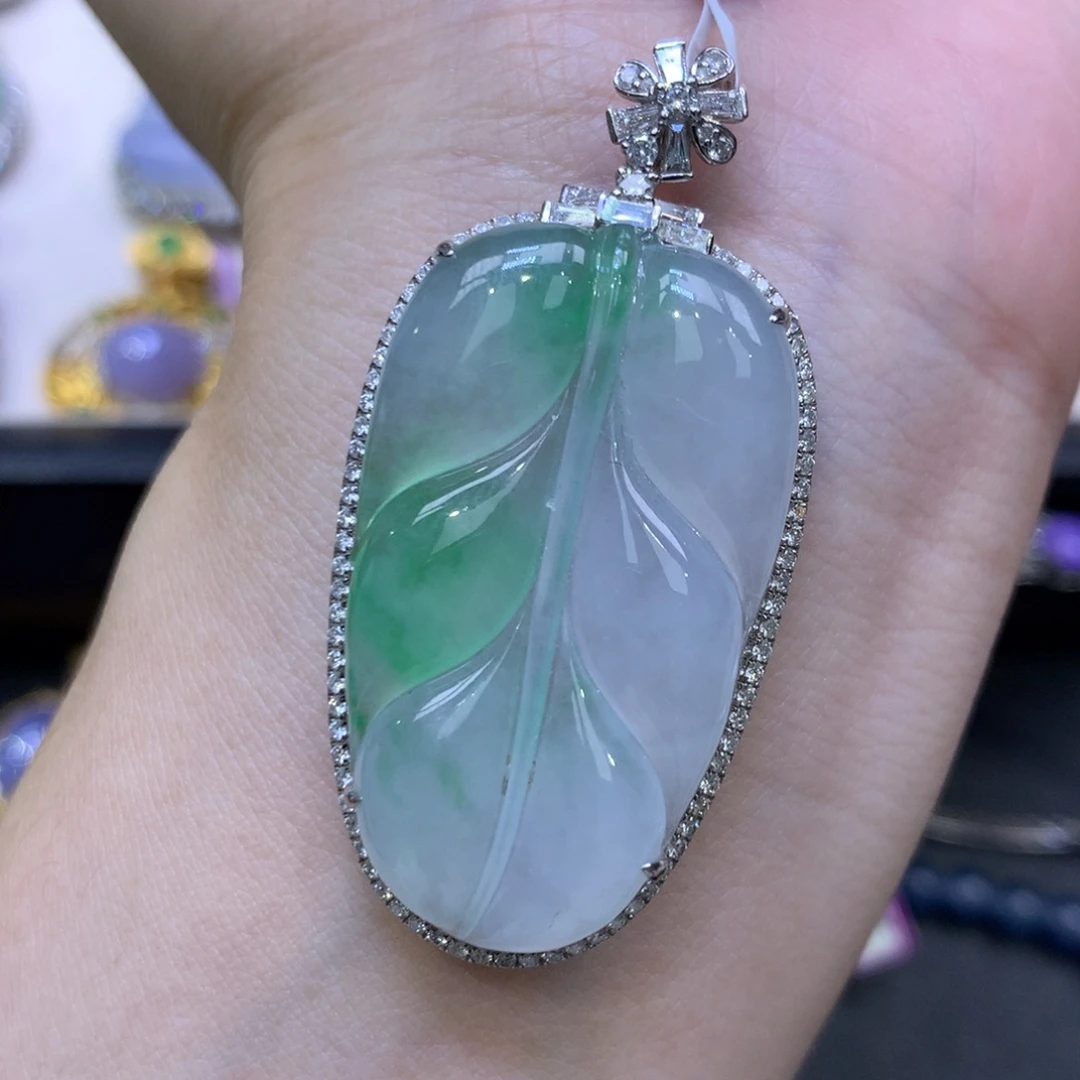 翡翠18K金镶嵌颈饰