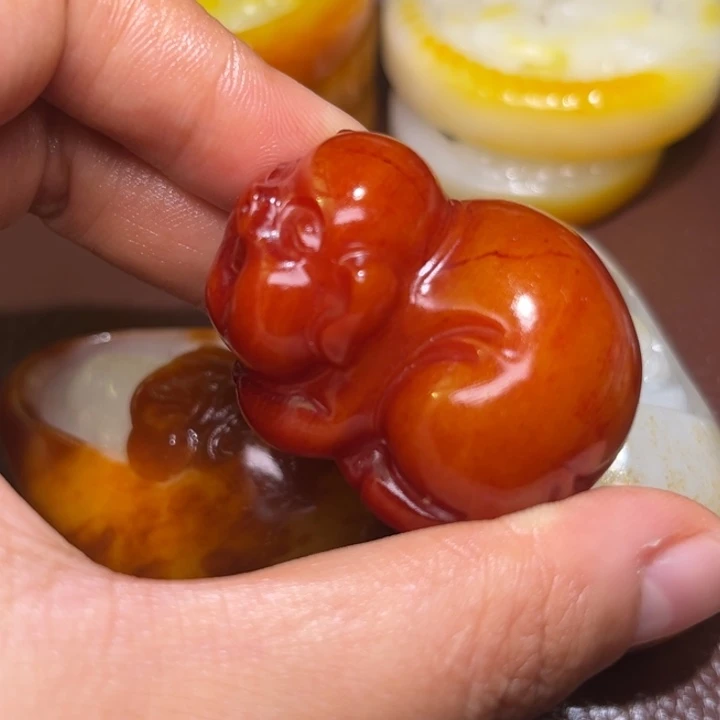 亮***）和田玉未镶嵌颈饰