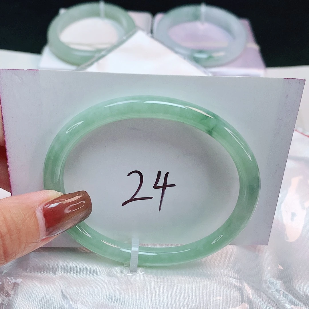 翡翠未镶嵌手镯 贵妃56+