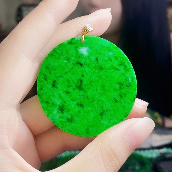 翡翠18K金镶嵌颈饰多样性