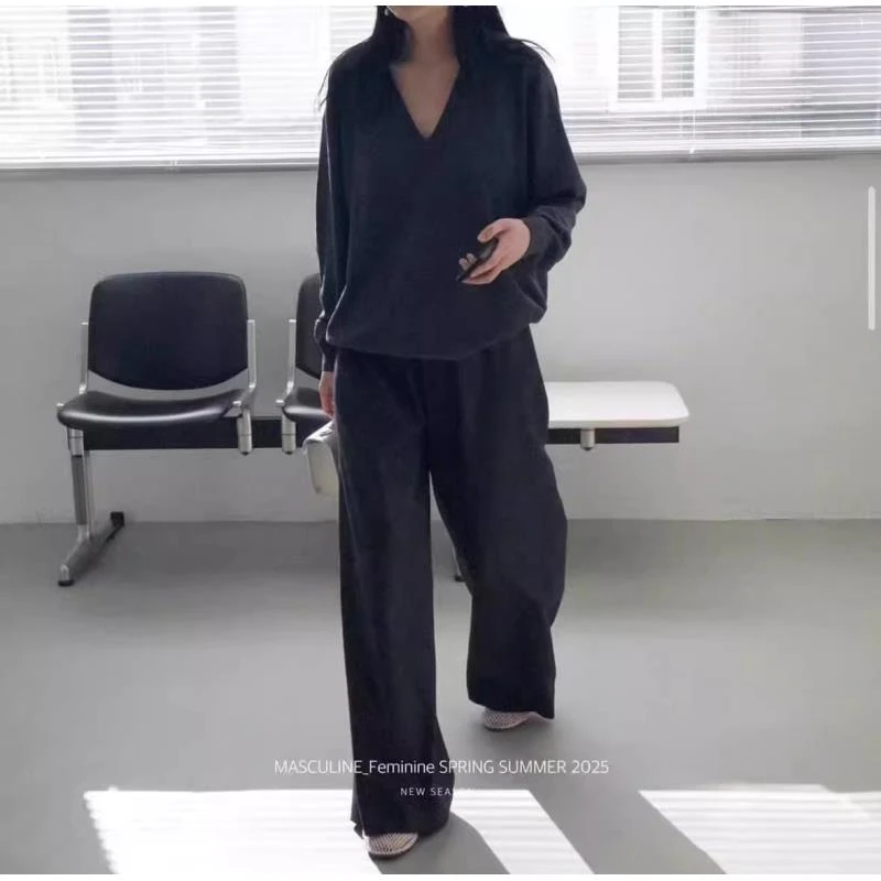 现货Masculine2025春季新款 慵懒风深色V领宽松休闲针织衫