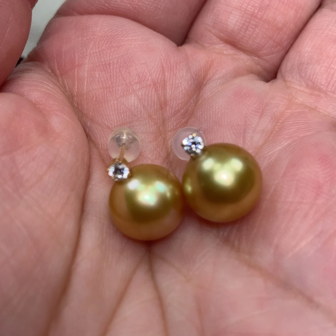 18K金镶嵌海水珍珠耳饰