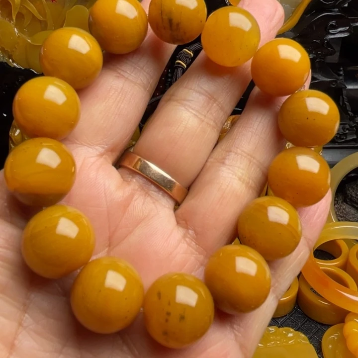 未镶嵌石英质玉（黄龙玉）颈饰