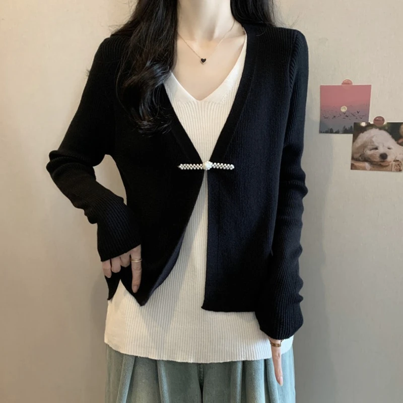 大码2025春秋新款假两件V领长袖针织衫女胖M显瘦百搭洋气撞色上衣