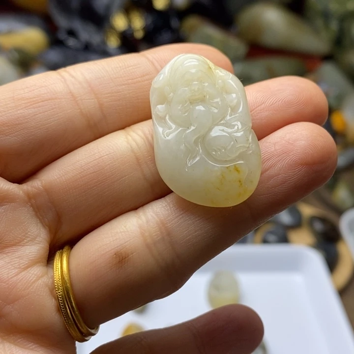 和田玉未镶嵌颈饰