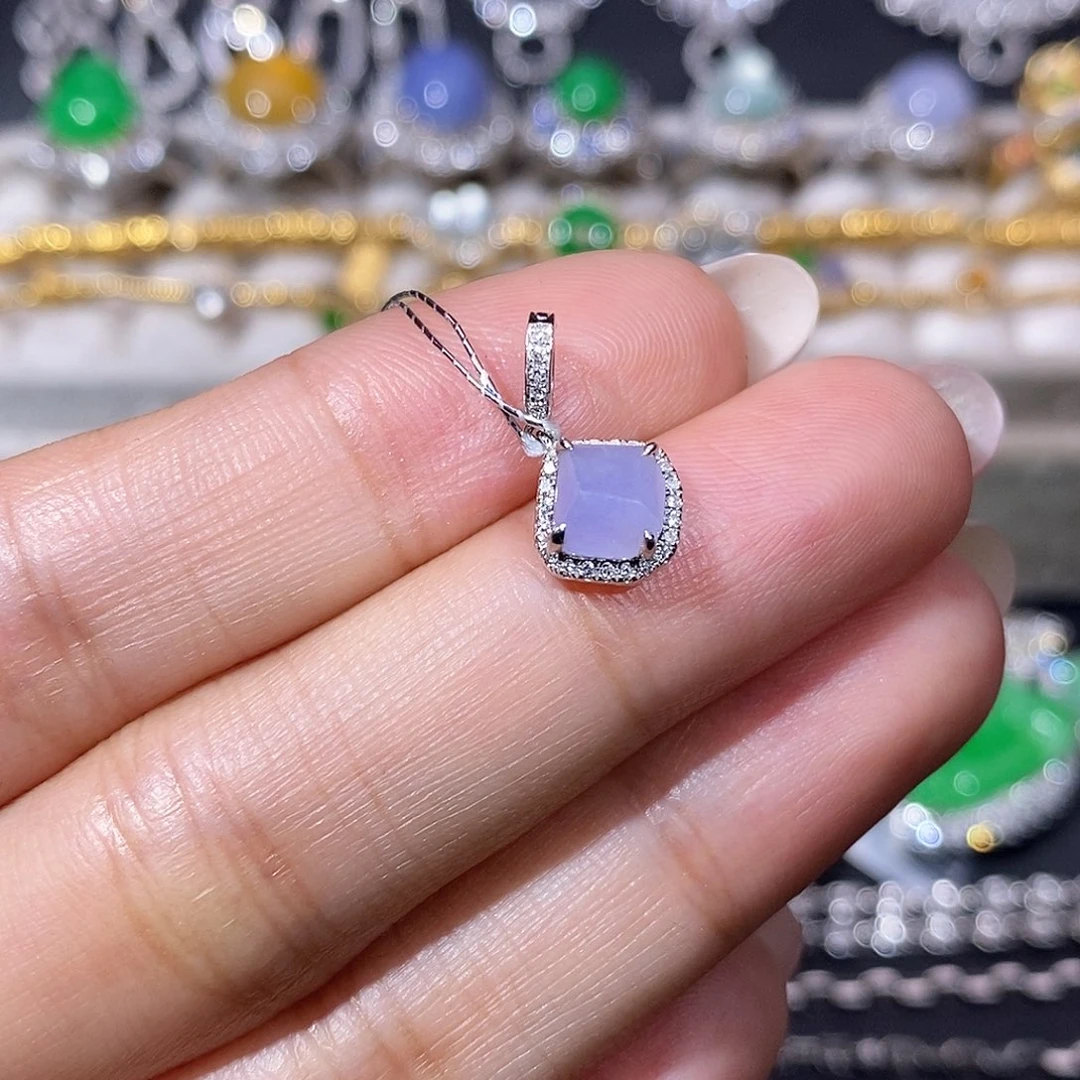 翡翠18K金镶嵌颈饰吊坠