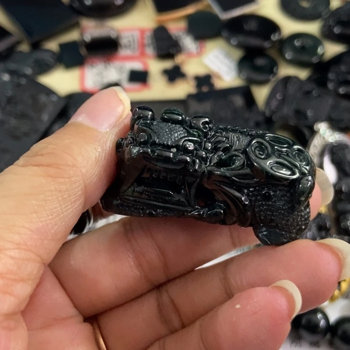 翡翠颈饰未镶嵌貔貅墨翠