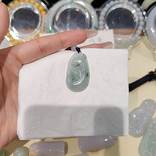 翡翠未镶嵌颈饰天然缅甸翡翠A货如意吊坠