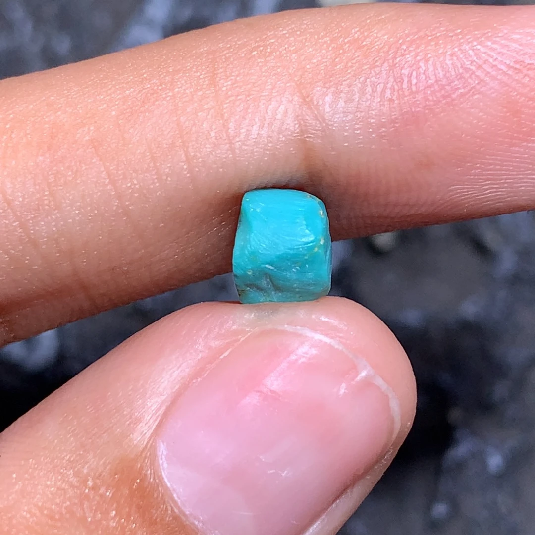 沈***容绿松石未镶嵌圆珠4.6