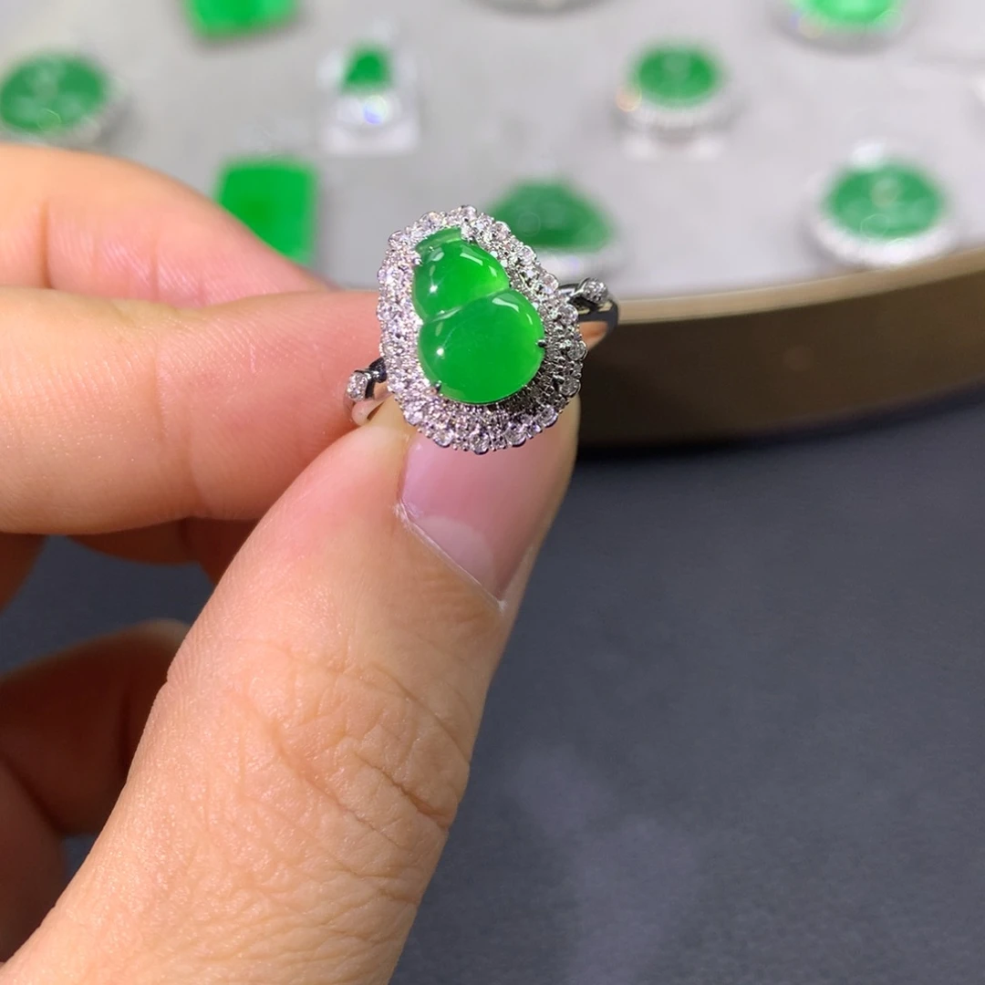 翡翠戒指18K金镶嵌翡翠