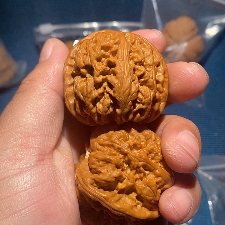 桃核吊坠大粗筋狮子头