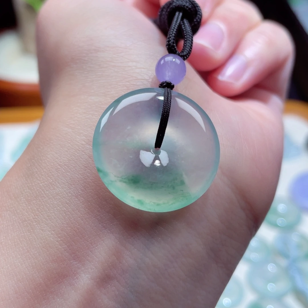 翡翠颈饰未镶嵌扣子