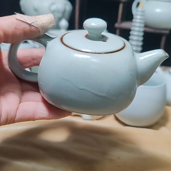 微瑕天青釉中原壶