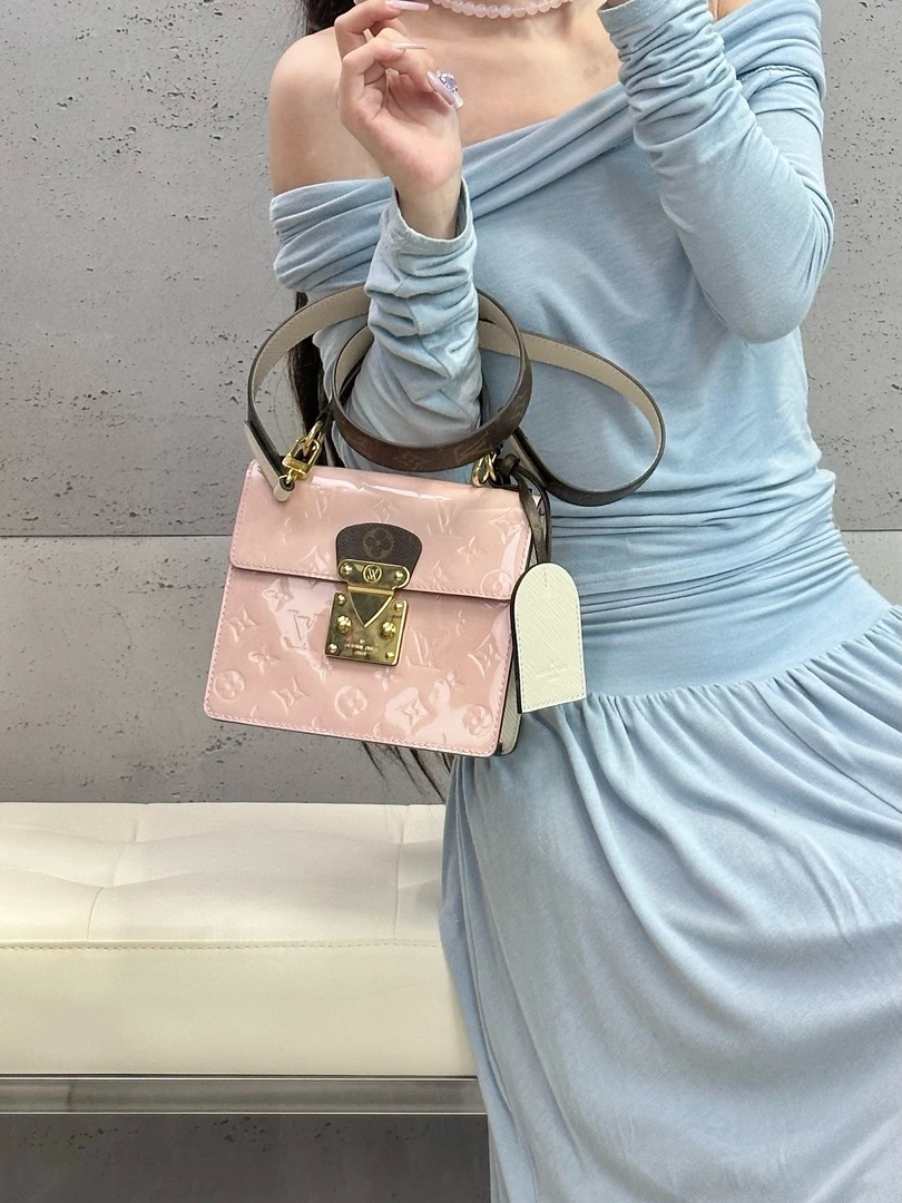 95新 LouisVuitton/路易威登 lv 樱花粉盒子斜挎包（K）