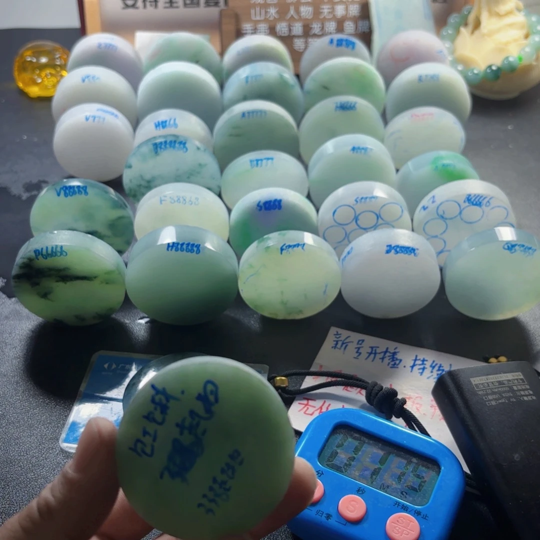 牛****定制翡翠未镶嵌88888888888888