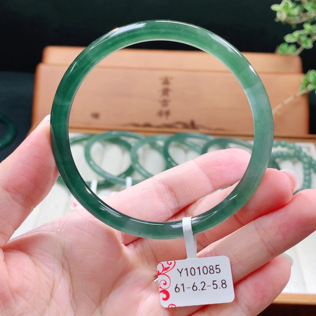 翡翠手镯（圆镯）未镶嵌